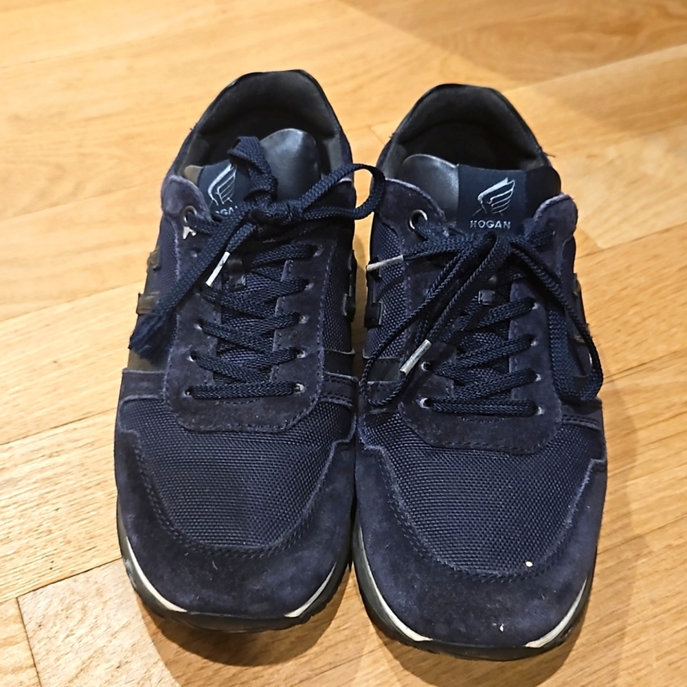 Hogan size 7 navy sneakers. Very good condition